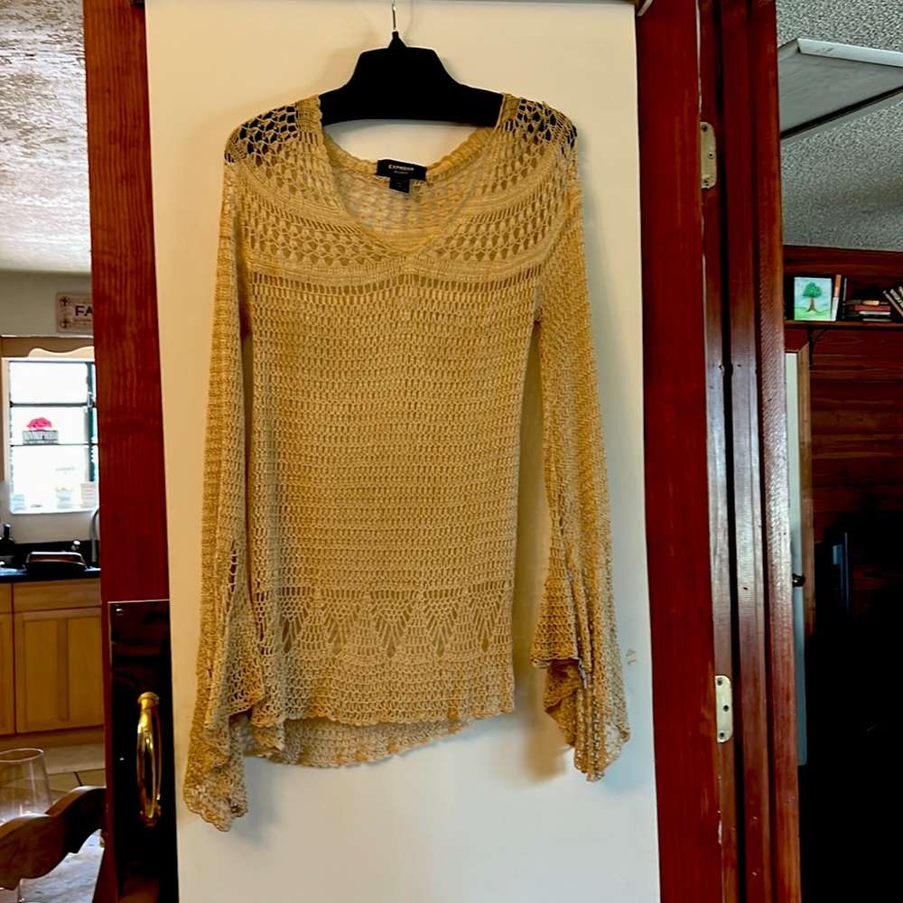 Flute sleeve knit long sleeve top.